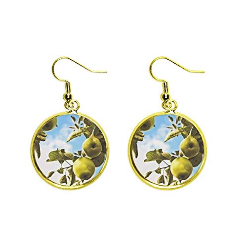 Pendientes dorados de pera ideales para regalar a mujeres amantes de la moda