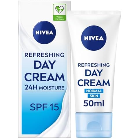 NIVEA Light Moisturising Day Cream with Vitamin E Cover