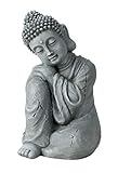 Auf Ihrer Terrasse, auf dem Balkon oder mitten im Garten aufgestellt macht sich der Deko-Buddha ebenso gut wie auf einer Kommode im Flur oder Wohnzimmer. Auch in Ihrem Schlaf- oder Badezimmer zieht er Aufmerksamkeit und Blicke auf sich.