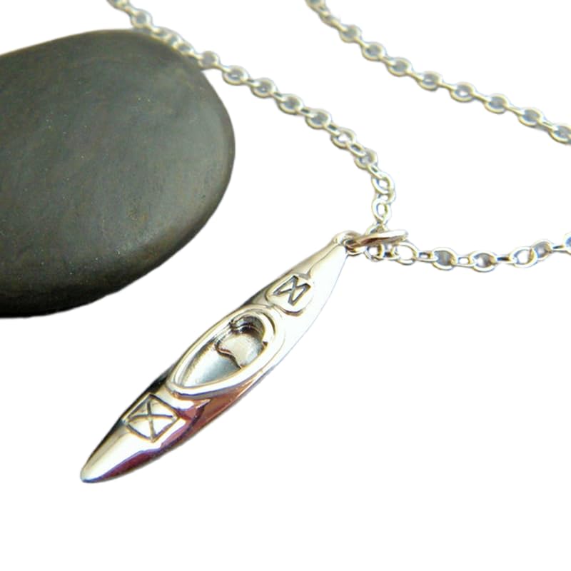 Collar de kayak de plata para chica surfista ideal en playa y océano