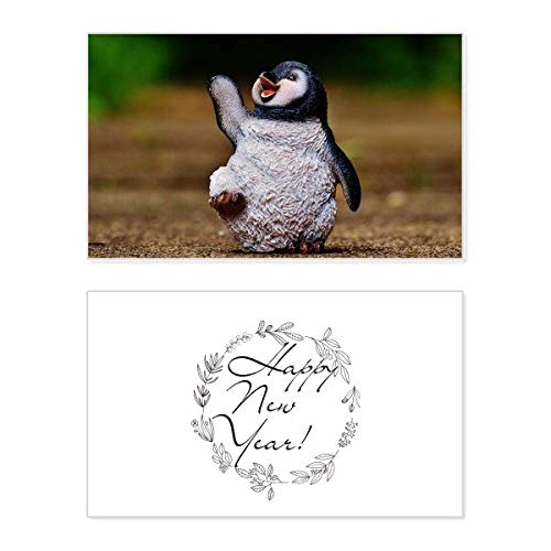 Tarjeta de Año Nuevo con lindo pingüino de la Antártida y mensaje de bendición