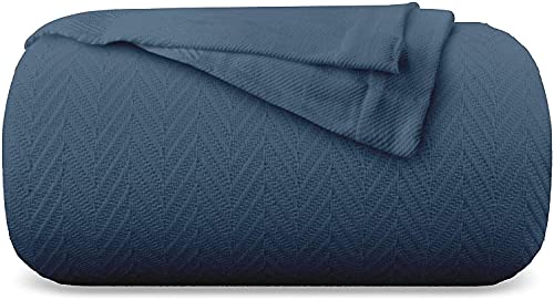 Kotton Culture Gestrickte Decke mit Fischgrätenmuster, handgewebte Decke, 100 % langstapelige Baumwolle, weich und gemütlich, Stuhl im Freien - Ganzjahres-Bettüberwurf (Einzelbett, Marineblau) Cover