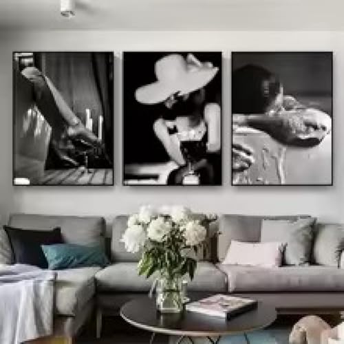 Peinture sur toile vintage femme baignoire tableau noir et blanc decoration murale 40x60