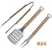 Produktbild grilljoy 3pcs Grillzubehör aus rostfreiem Hochleistungsstahl mit Geschenkverpackungsbox MANSpatel, Zange, Gabel mit hitzebeständigem Holzgriff für alle Camping und Grillfreunde zu Weihnachten