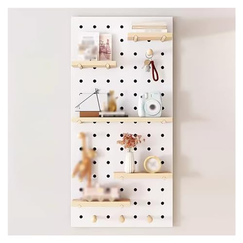 Panneau perforé en bois blanc pour optimiser le rangement des outils