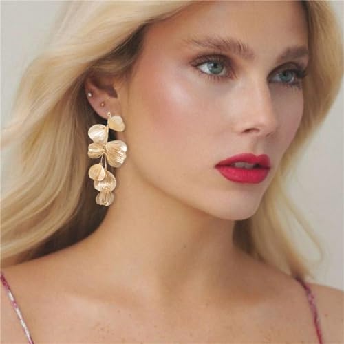 WCRAZYE Gold Flower Statement Floral Necklace Earring Sets for Women Fashion Petal Statement Necklace 14K Gold Plated Large Petals Necklace Unique Boho Floral Jewelry Accessessories Romantic Cool Gifts2