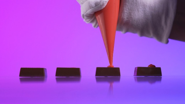 Amazon.com : Astor Chocolate Holiday 4 Bar Gift Pack | Assorted