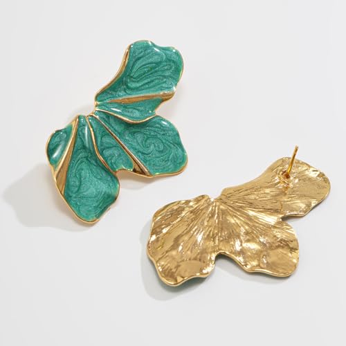 Boucles d'oreilles fleur légères à pétales irréguliers et relief tendance
