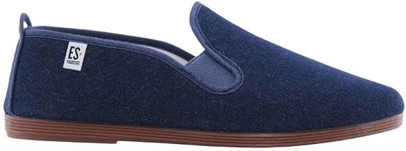 Kung Fu shoes made of canvas and elastic fastening. Lightweight and comfortable with soft rubber sole. Made in Spain.