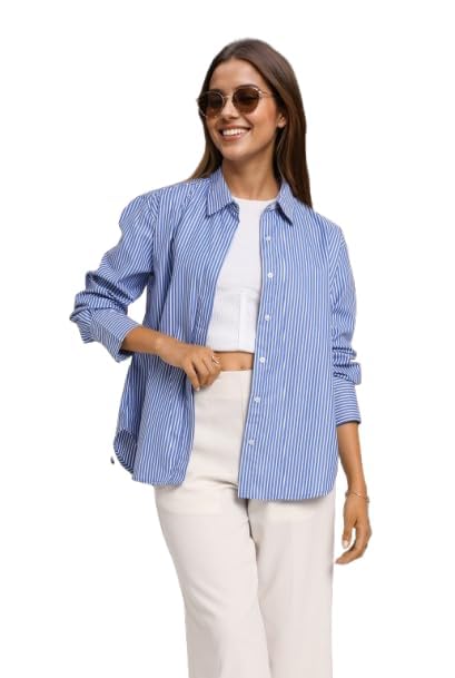 female model wearing a white crewneck tee