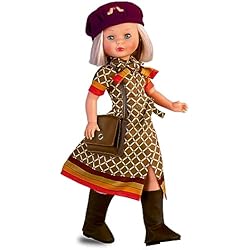 Nancy Coleccion Maletas Nancy Colección - Azafata, muñeca reedición de 1979 con el Uniforme Oficial de azafata de Iberia de Rubia Vestida del 77, muñeca para coleccionistas con Certificado Oficial, Famosa (NAL04000)