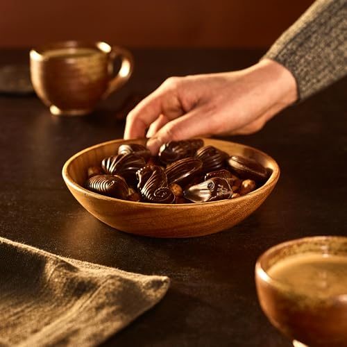 GuyLian Guylian Dark Praliné Geschenkbox mit Schleife – Belgische Meeresfrüchte-Pralinen mit Nuss-Nougat Füllung, perfekt zu Advent- & Weihnachten, 1 x 225g - Funktionsansicht 5 | Belgische Pralinen