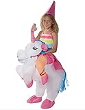 Si buscas un divertido y mágico disfraz para el Carnaval de tu peque, entonces necesitas el disfraz de unicornio hinchable infantil. El disfraz consiste en unos pantalones que, al hincharlos, crean la forma de un unicornio Así, se causa el efecto de que el que lo lleva está montando al animal.
