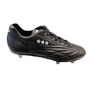 Voetbalschoen voor natte vloeren.