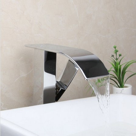 Mitigeur cascade pour lavabo design moderne de salle de bain familiale