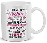 22Feels An meine Tochter Tasse Geschenk von Mama und Papa Besonders Eltern Becher mit Spruch zum Geburtstag Idee