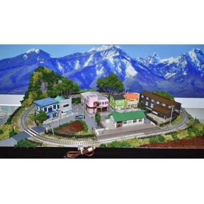 Nゲージ鉄道模型ジオラマレイアウト 60cmx45cm 木造駅舎と昭和の街並(ポイント電動)