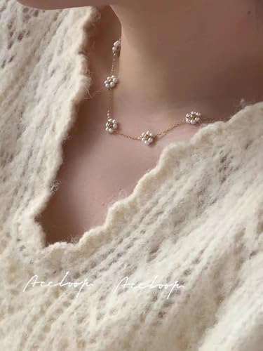 Daisy Pearl Necklaces for Women, Dainty Gold Necklace Gold Plated Cute Flower Necklace Handmade Simple Flower Choker Necklaces for Women Trendy Short Gold Necklace Jewelry for Women4