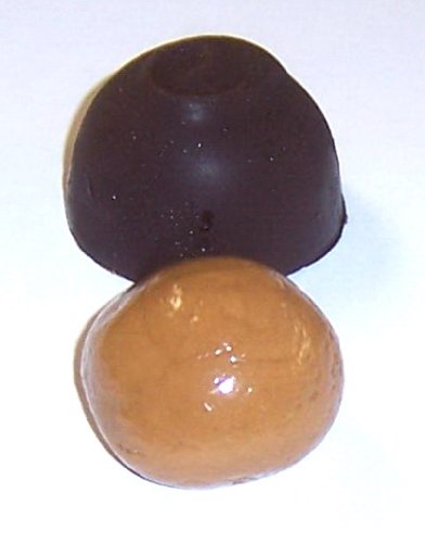 Miniatura 2 de Scott's Cakes Caramelos de relleno de crema de arce de chocolate oscuro con láminas doradas en una caja de invierno de 1 libra