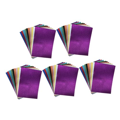 Papier pailleté pour scrapbooking et projets manuels en famille lors des ateliers créatifs
