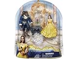 Ce coffret comprend une figurine de Belle avec robe amovible, une figurine de la Bête, une rose, une cloche et une table. Tous les éléments sont inspirés du film La Belle et la Bête.