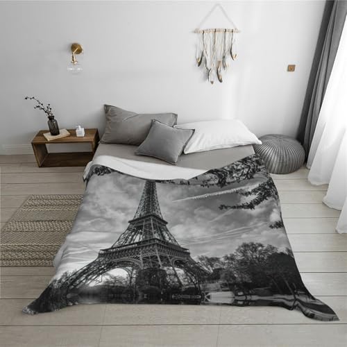 Couverture lit flanelle Tour Eiffel : le cadeau confort idéal