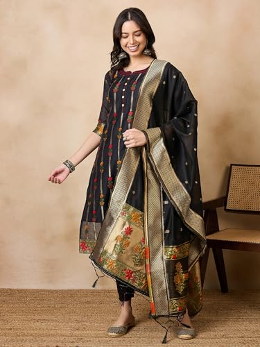 Image of arriva fab Women's Embroidery Kurta Set With Duppata