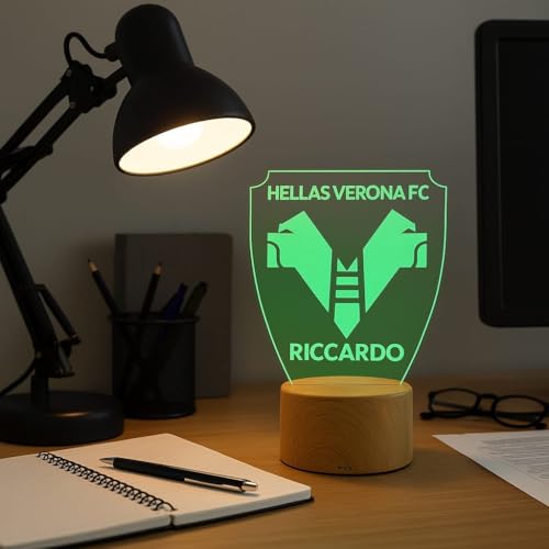 Realizzata in plexiglass di alta qualità con il disegno iconico dello stemma del Verona Calcio.