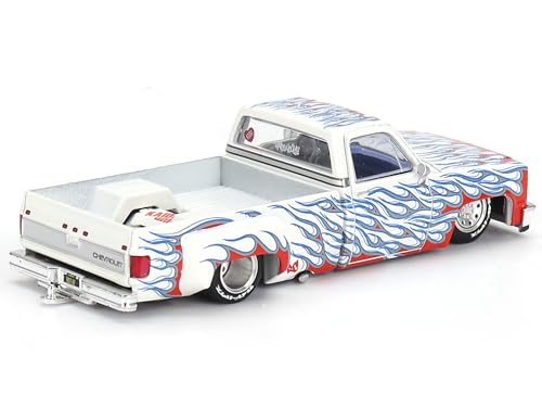 Chevrolet Silverado Dually on Fire V2 Mini GT 1:64 miniatura 4
