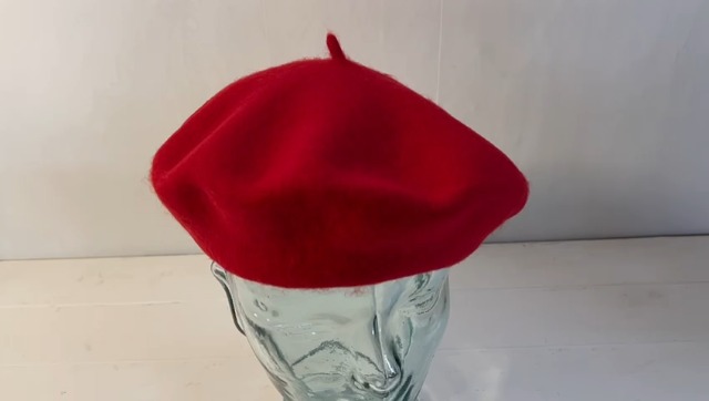 Womens French Style Red Beret 100% Pure Blended Wool  display picture 1