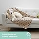 Kerbl Pet Hundedecke Stella, Liegedecke, beige, mit Pfotenmotiv, 140x100cm, Hunde/Katzen, aus flauschigem Fleece, Möbelschutz