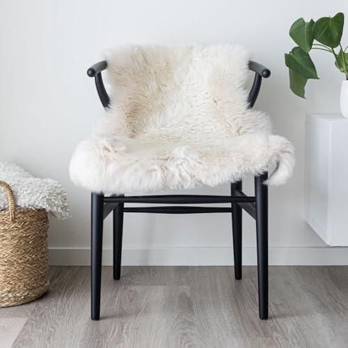 Nordic Sheep Lammfell Langhaarig 90x60 cm | Lammfell Echt für das Sofa, den Stuhl oder rund um den Esstisch | Jedes Lammfell Teppich ist EIN Unikat und von der Natur geschaffen | Farbe: Beige