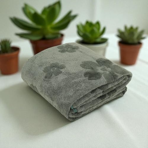 Image of HANKER Ultra Luxury Large /Full Size Plush Bath Towel | Jungle Green Colour Blossom Super, Very Soft On Skin, Luxurious Fabric, Pure Polyamide, 70x140cm, 500GSM