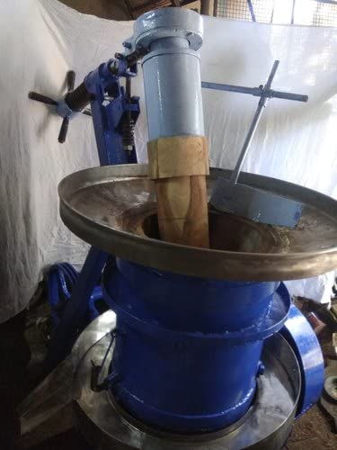 Image of Organic Peanut /Groundnut Oil (2 Liter) Cold Pressed /Wood Pressed Oil | Mumfali Kachi Ghani Ka Tel by EYWA (Suhani)