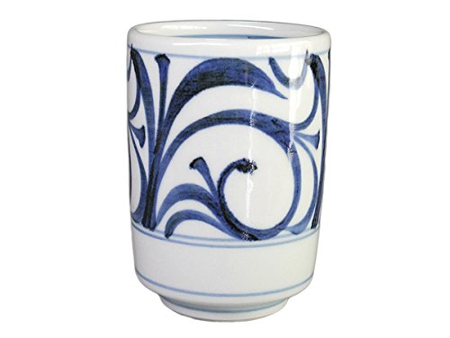 Amazon | 砥部焼 梅山窯 松湯呑大（唐草） | 梅山窯 | 湯呑み