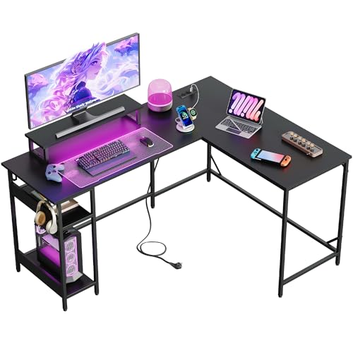 DEVAISE Escritorio en L de 152 cm con Tomas de Corriente, Escritorio de Computadora con Estantes Reversibles, Mesa de Estudio Moderna, Escritorio de Esquina con Luces LED para Oficina en Casa, Negro