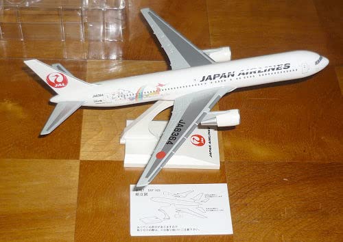 Amazon.co.jp: JALUX 1/200 JAL BOEING 767-300 : おもちゃ