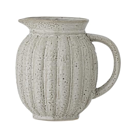 Bloomingville Indrid Krug in Grau aus Steingut, klassischer Griff, zeitlose Prägung, spülmaschinen- und mikrowellengeeignet, 2000 ml, Durchmesser: 20,5 cm, Höhe: 19,5 cm, 82057553