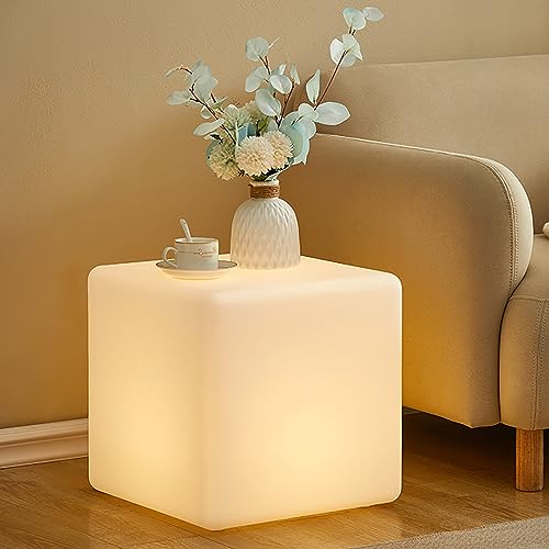 Table de chevet moderne solide et stable au design épuré pour décoration haut de gamme