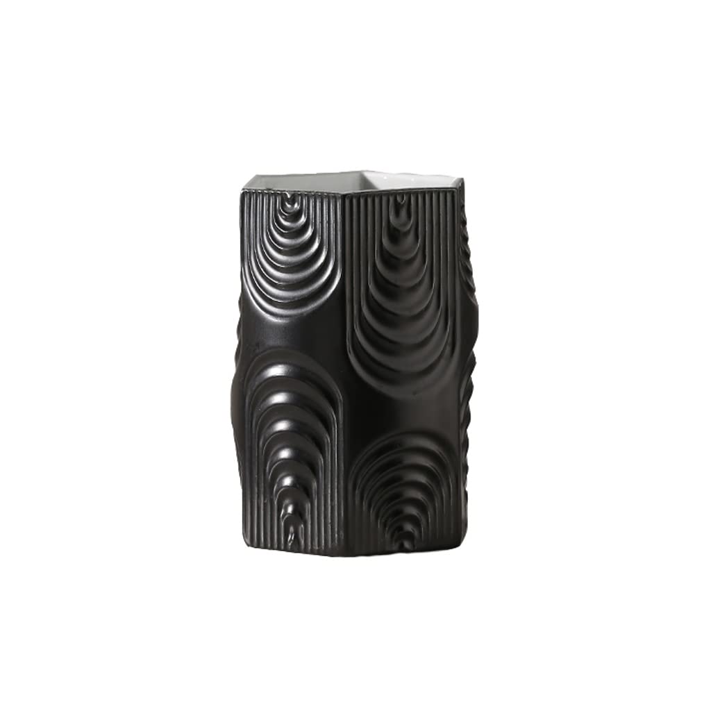 Vase en céramique noire pour habiller le meuble télé du salon