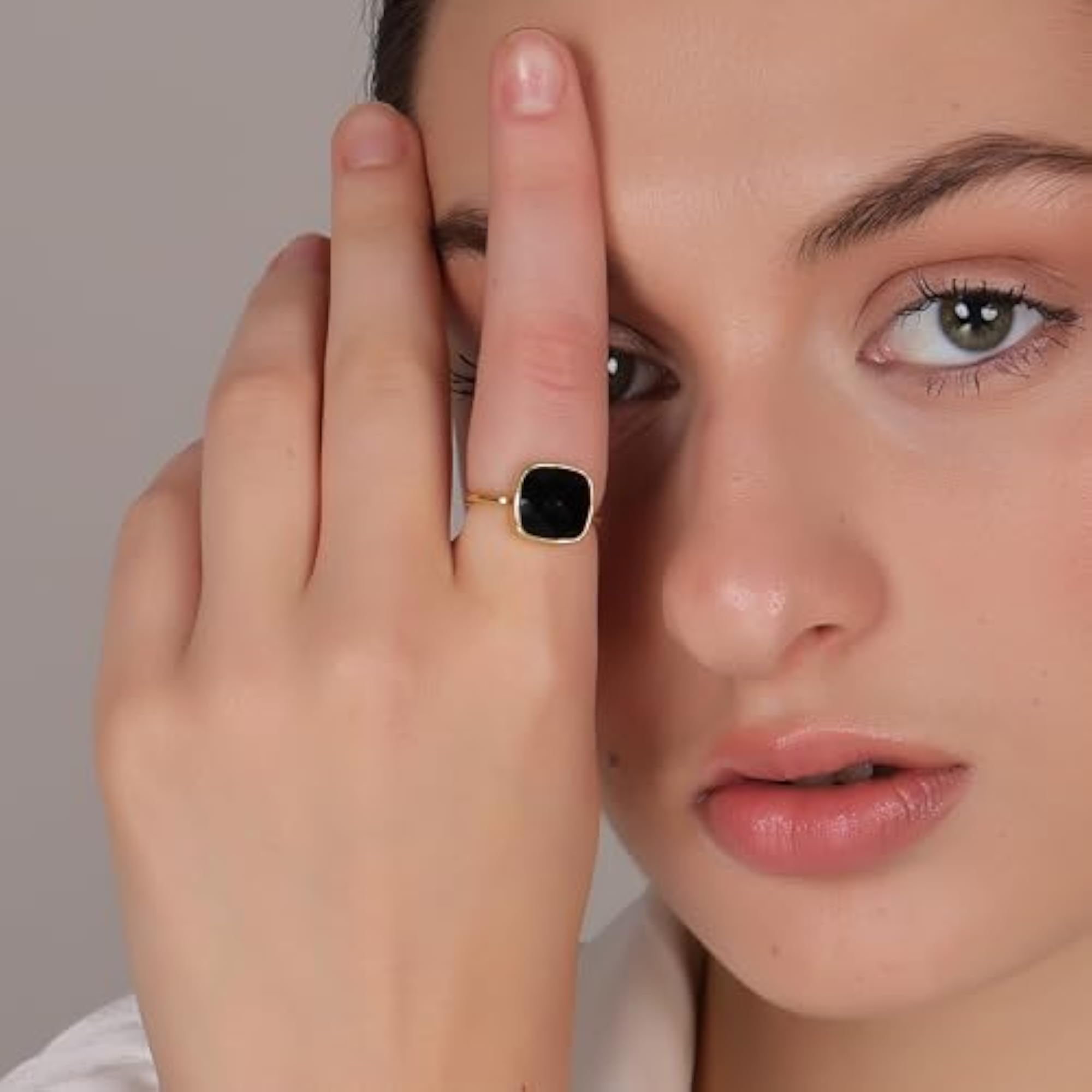 Women's Black Onyx Cushion Gold-Plated Protective Ring