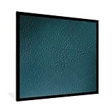Livré avec un cadre : le poster est livré avec un cadre en plastique noir. Le plastique du cadre a une texture bois (fine), ce qui lui donne un look classique et indémodable.