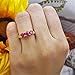 Imagen de Dazzlingrock Collection Anillo de compromiso de oro de 14 quilates con rubí de corte redondo y diamante blanco de 3 piedras para mujer