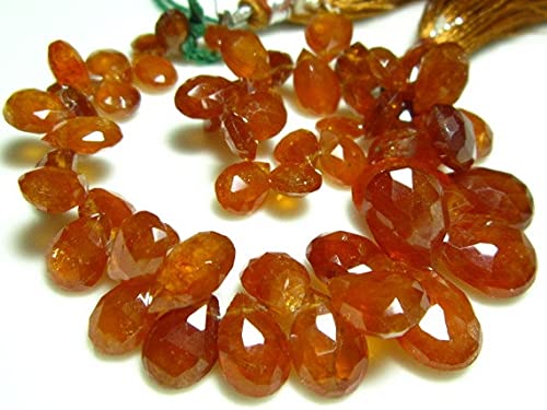 Grenat orange mandarine taillé en briolette poire de 157 carats pour haute joaillerie