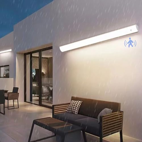 Applique murale LED avec détecteur de mouvement pour sécuriser un escalier extérieur
