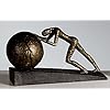 Casablanca exclusieve sculptuur Heavy Ball van kunsthars, met bronzen finish, zwarte basis, hoogte 21,5 cm, lengte 37 cm…