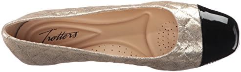 Trotters Women's Langley Dress Pump, Gold/Black, 6 W US | Image 4