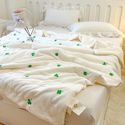 Couette légère de printemps pour des matins doux et frais sous la literie