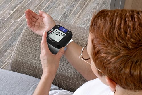 Wecareyu Misuratore Pressione Cardio-Compact Con Lettura Vocale E Memorizzazione, Sfigmomanometro Digitale Da Braccio, Design Compatto Total Black - 5