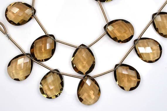 Champagne Quartz Faceted Pear avec facettes maximisant la brillance